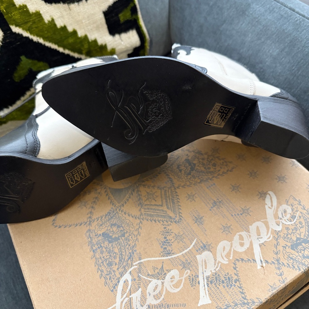 NIB Free People New Frontier Black and White Western Boots in Arctic Fox 38.5 - Picture 11 of 14